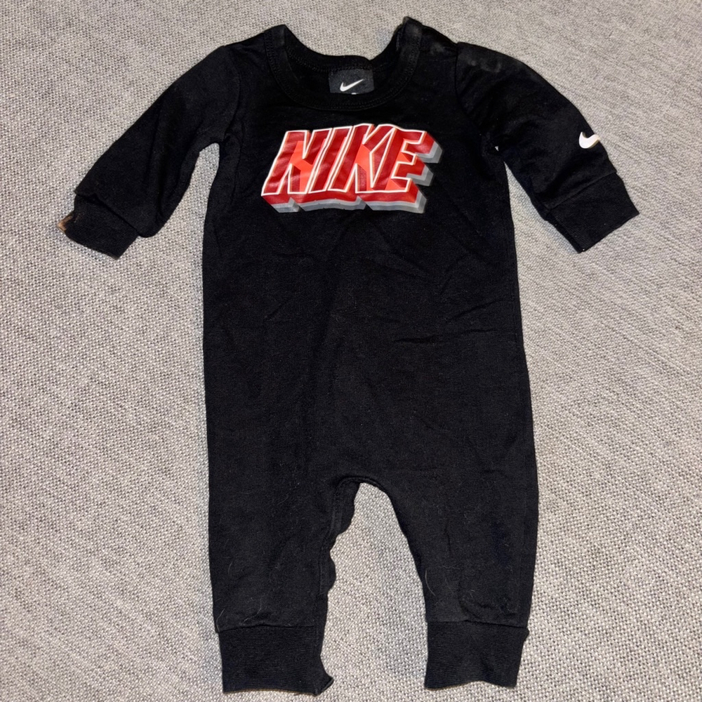 NIKE black romper, size 3 months
